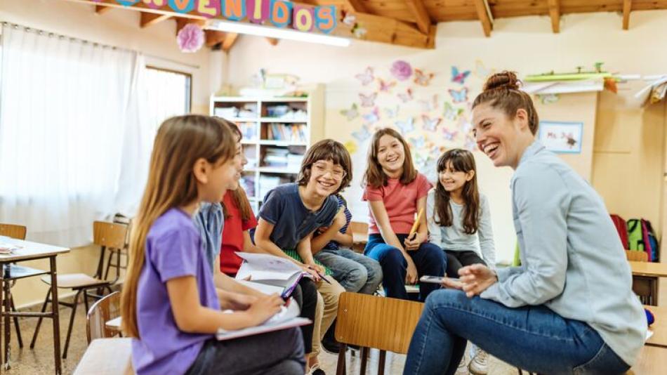 A teacher in a discussion with five students